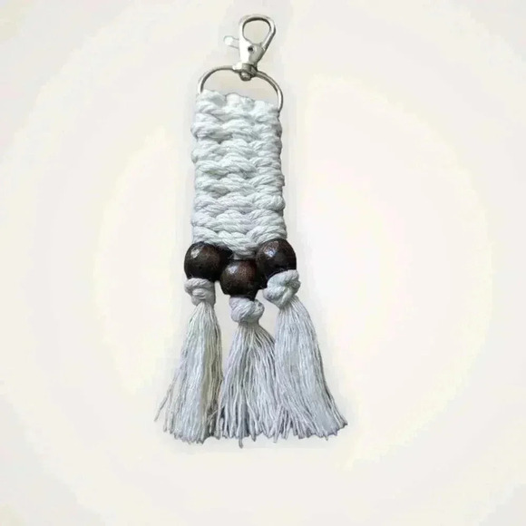 Beige Macrame Keychain with Breads on Swivel Clasp 6 in.
Handmade - Picture 1 of 1